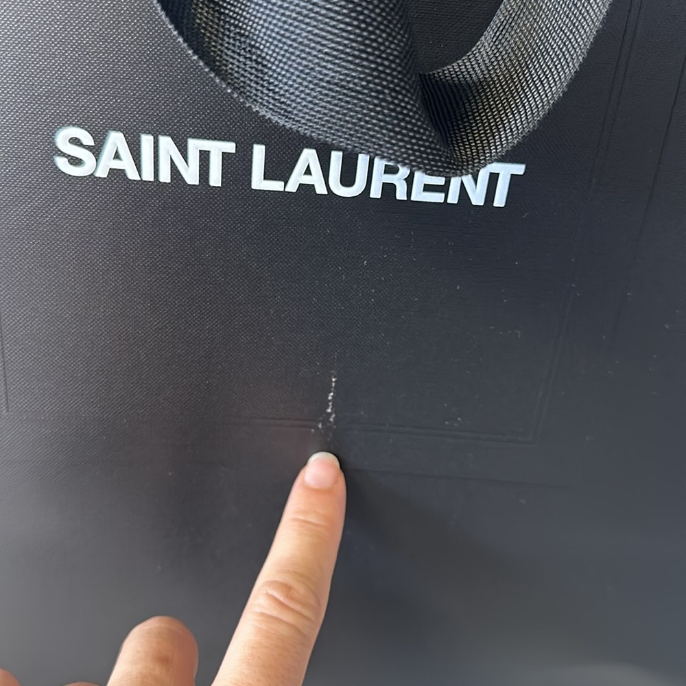 ✨✨Luxury Designer Bags and Boxes for Sale!
Saint Laurent, show box + bag ✨✨ - Picture 12 of 14